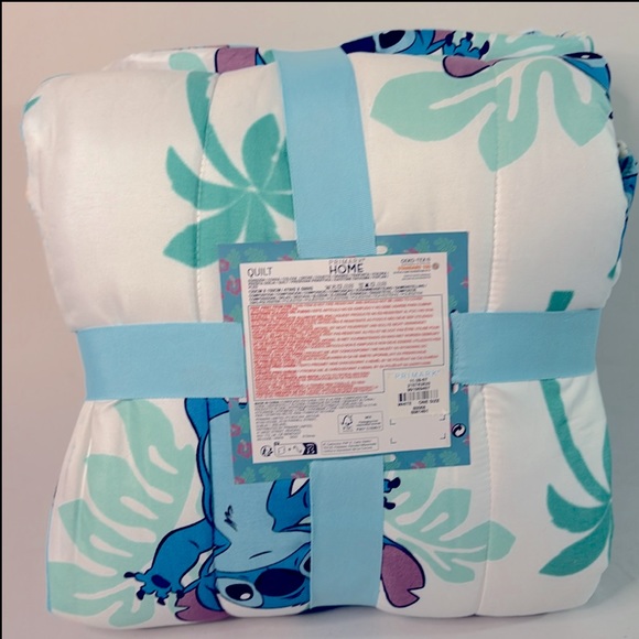 🆕 Disney “Stitch” Hawaiian Floral Graphic Minky-Lined Puffy Quilted Blanket - Picture 8 of 12
